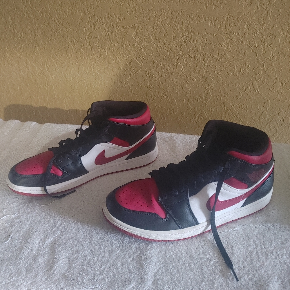 Sneakers - Picture 3 of 7